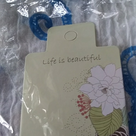 COPY - NWOT AQUA BLUE AND WHITE INFINITY SCARF - Picture 3 of 4